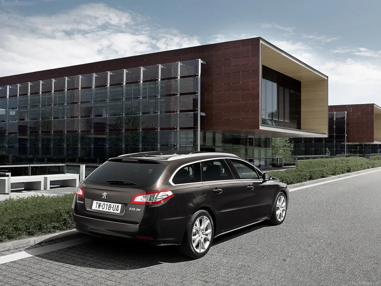 Peugeot 508 SW (2011) – zadní tříčtvrteční pohled