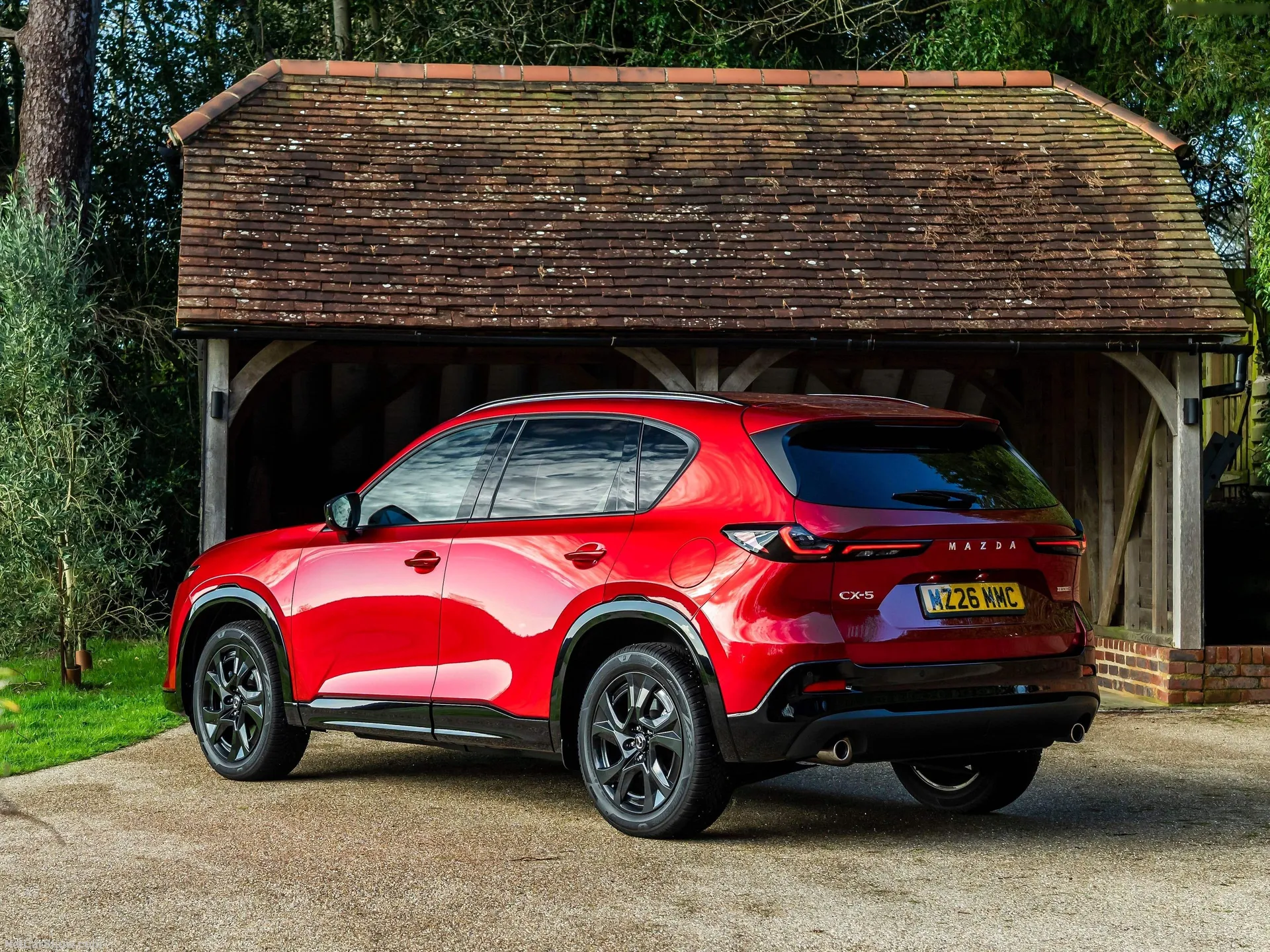 Mazda CX-5 [UK] (2026) – zadní tříčtvrteční pohled