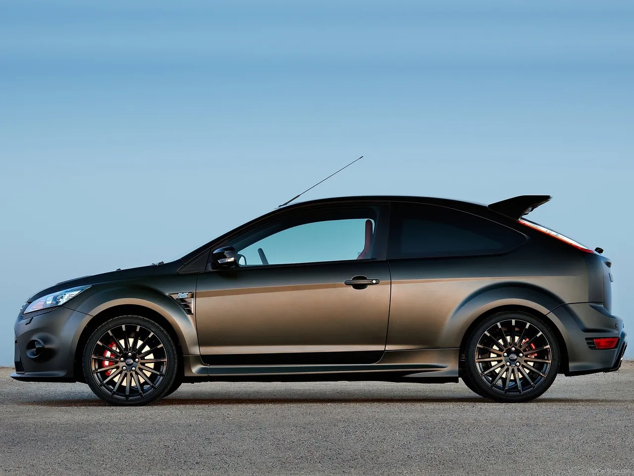 Ford Focus RS500 (2011) – boční profil