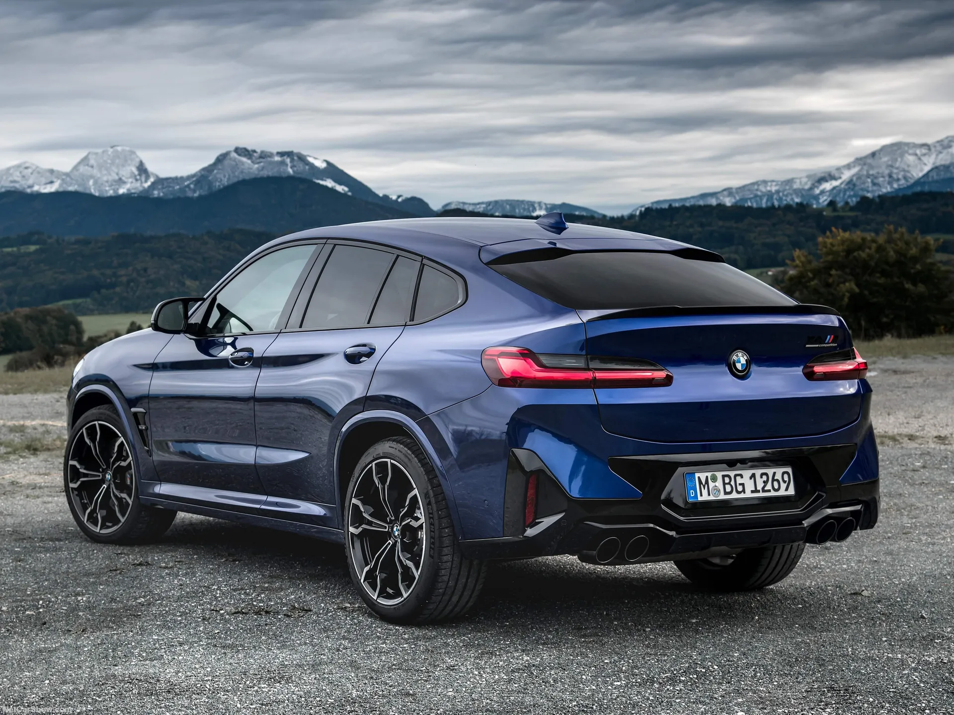 BMW X4 M Competition (2022) – zadní tříčtvrteční pohled