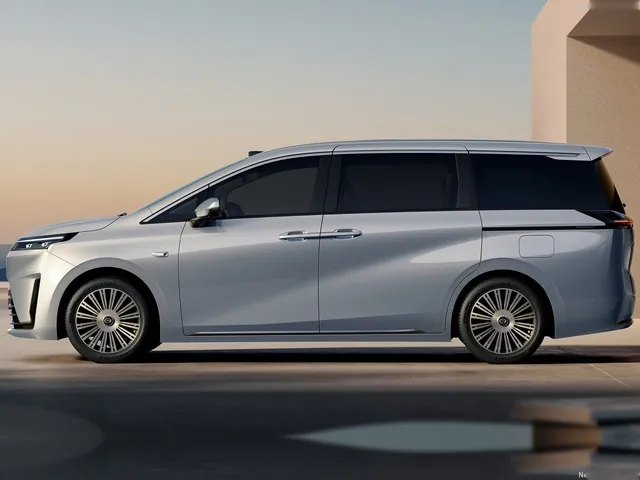 GAC E8 PHEV (2026)