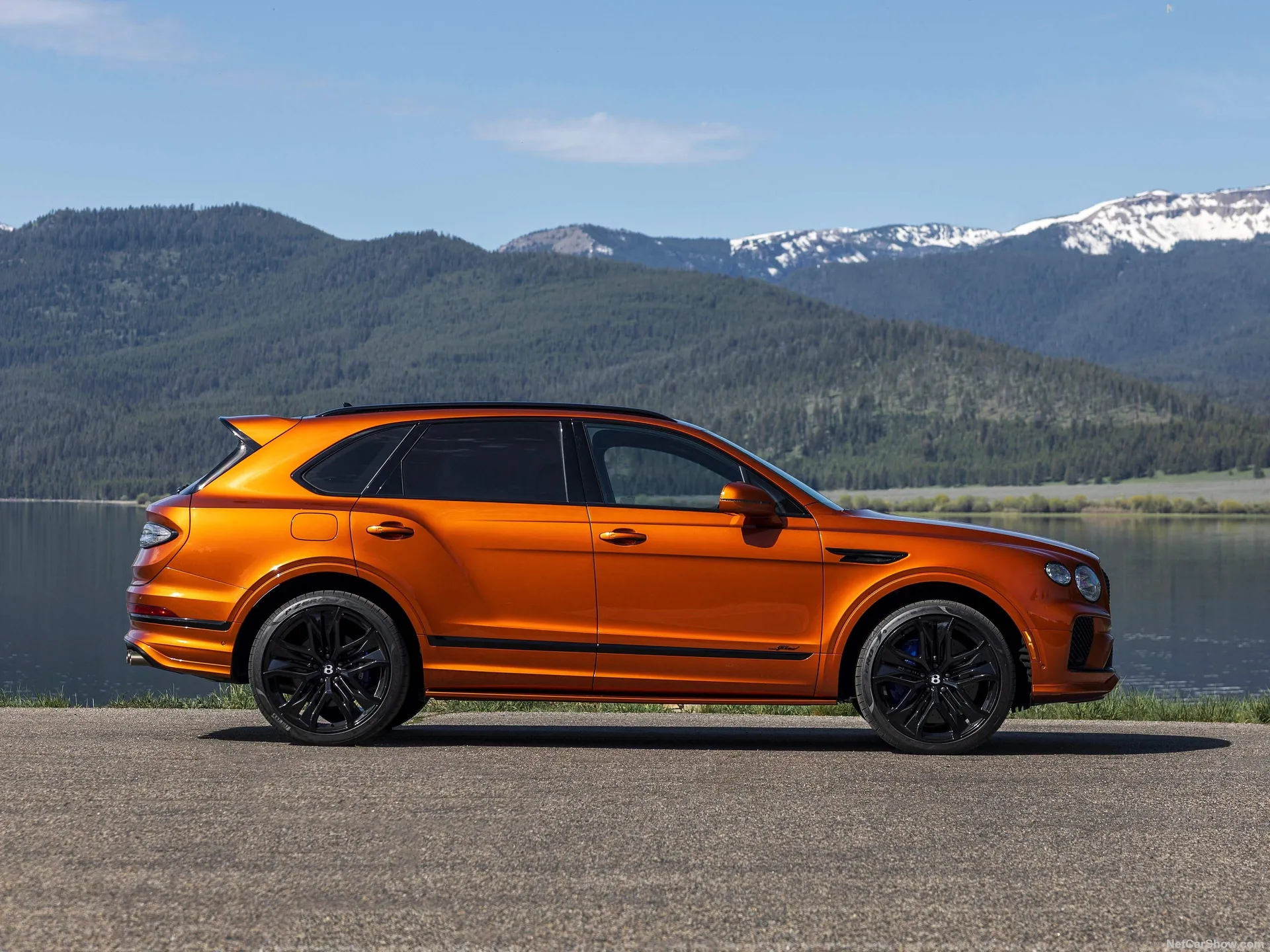 Bentley Bentayga Speed (2026) – boční profil