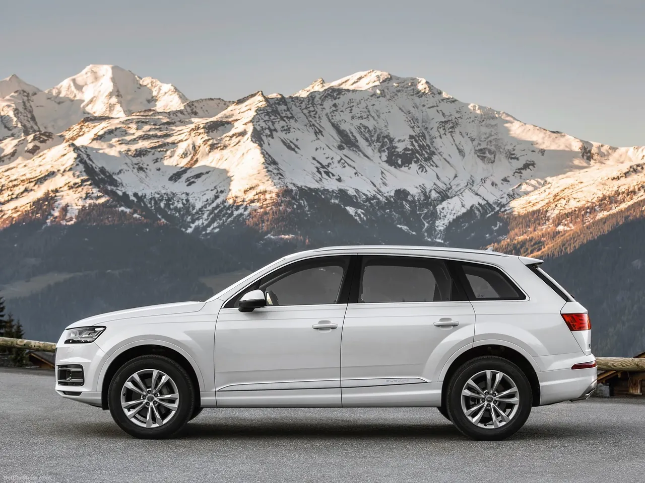 Audi Q7 (2016) – boční profil