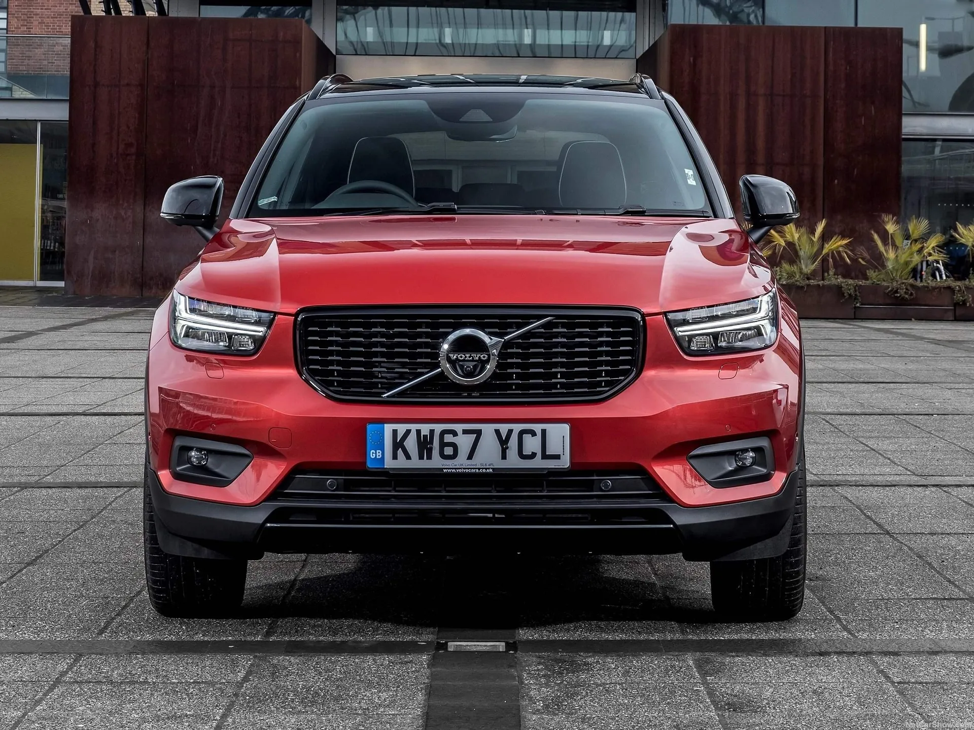 Volvo XC40 [UK] (2018) – zepředu