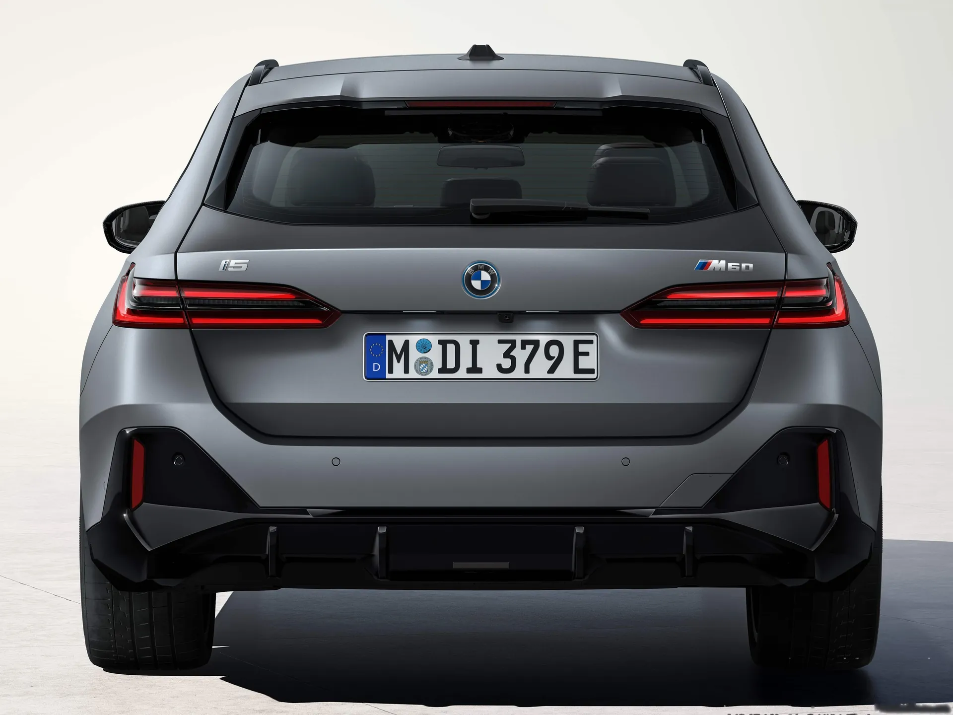 BMW i5 M60 Touring (2025) – zezadu