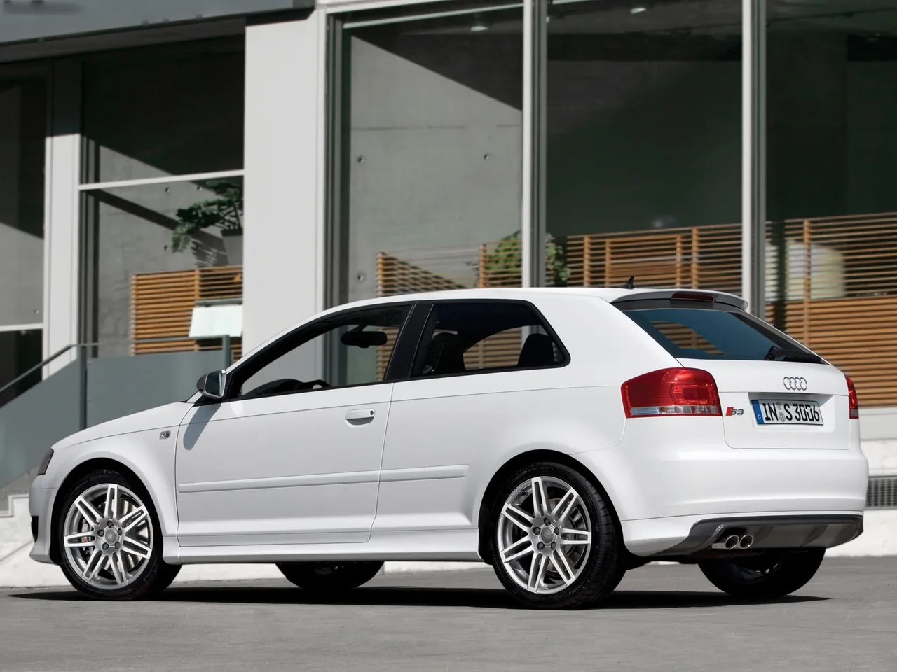 Audi S3 (2007) – zadní tříčtvrteční pohled