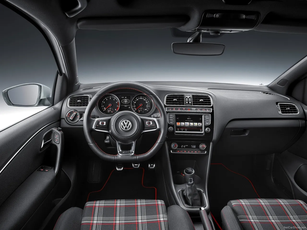 Volkswagen Polo GTI (2015) - Interior