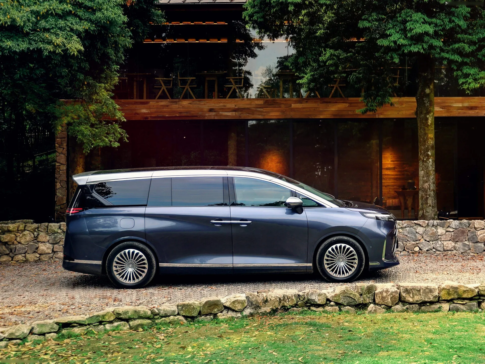 BAIC ArcFox Wendao V9 (2026) – boční profil