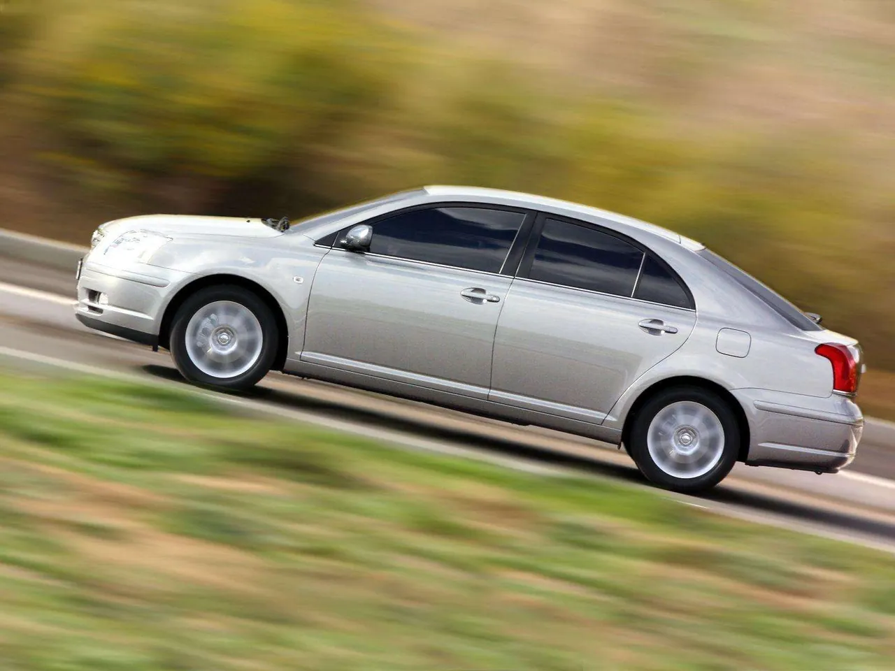 Toyota Avensis Liftback (2003) - Side Profile