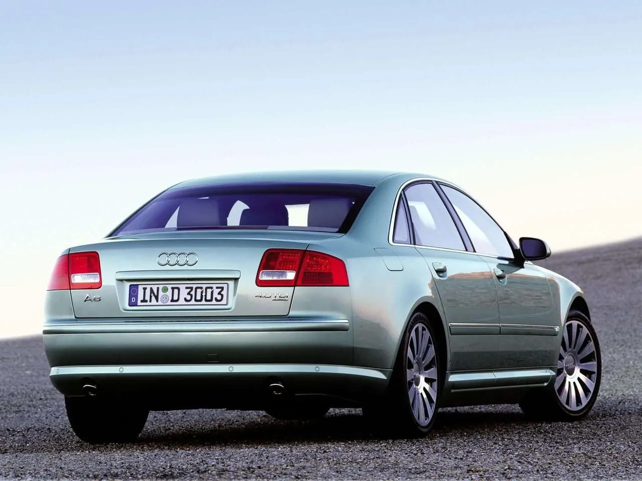 Audi A8 4.0 TDI quattro (2003) – zadní tříčtvrteční pohled