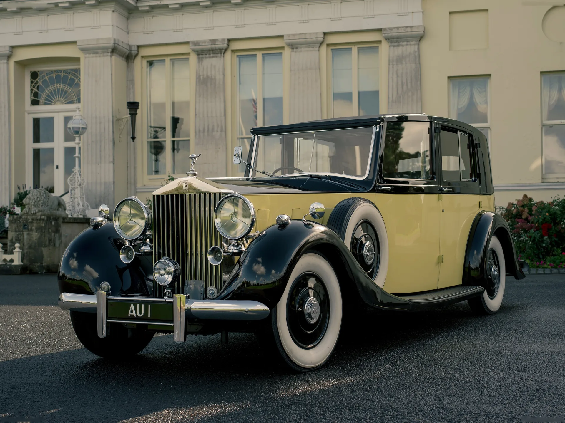 Rolls-Royce Phantom III Sedanca de Ville (1937)