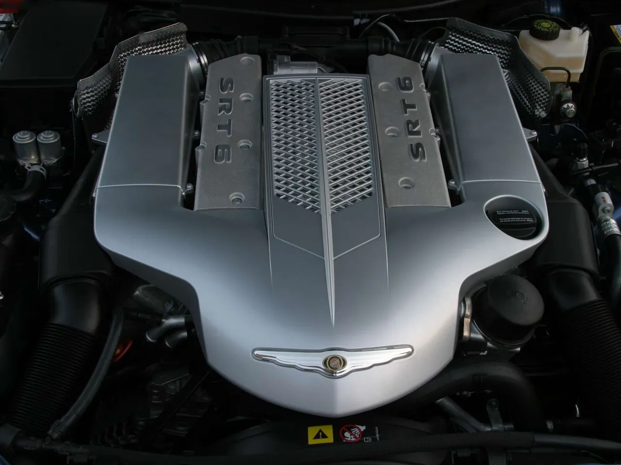 Chrysler Crossfire SRT6 (2005) – motorový prostor