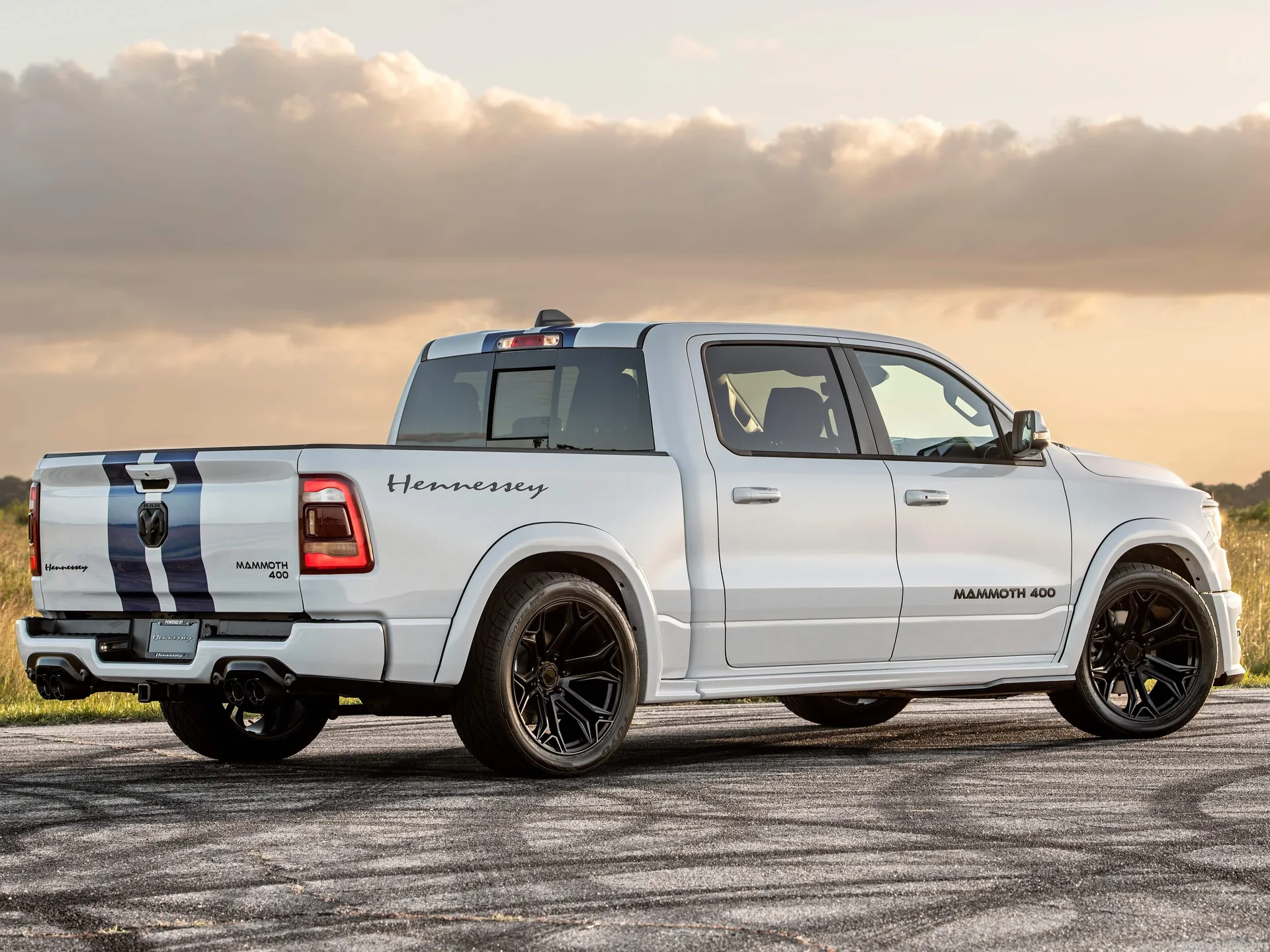 Hennessey Mammoth 400 (2024) – zadní tříčtvrteční pohled