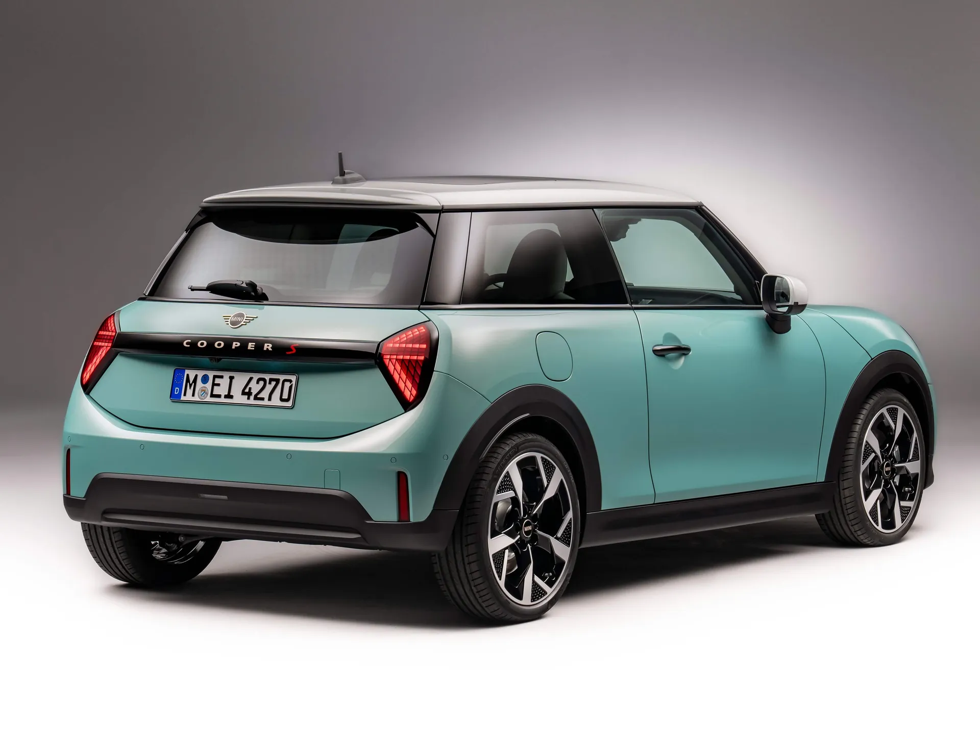 Mini Cooper S (2024) – zadní tříčtvrteční pohled