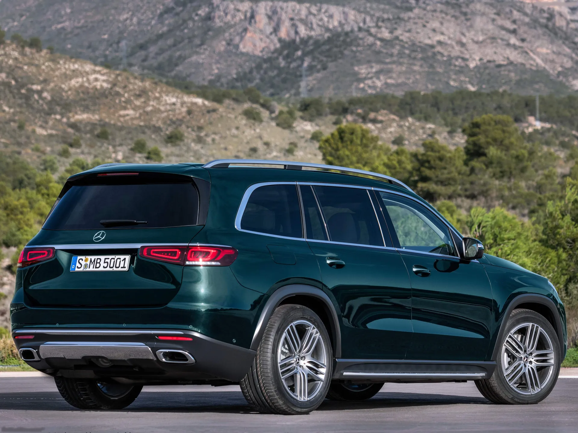 Mercedes-Benz GLS (2020) - Rear Three-Quarter