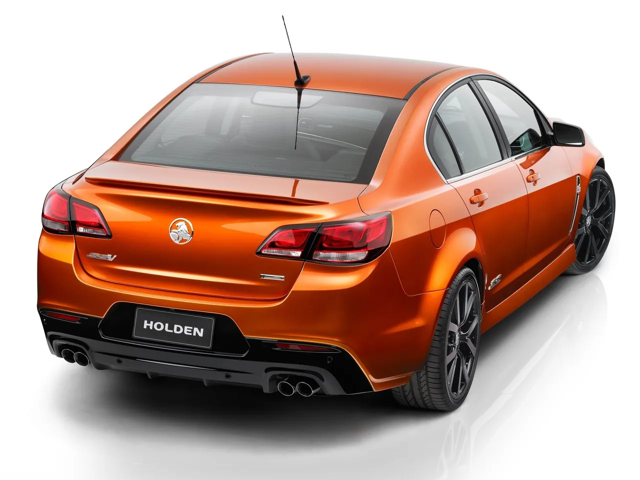 Holden VF Commodore SSV Concept (2013) – zadní tříčtvrteční pohled