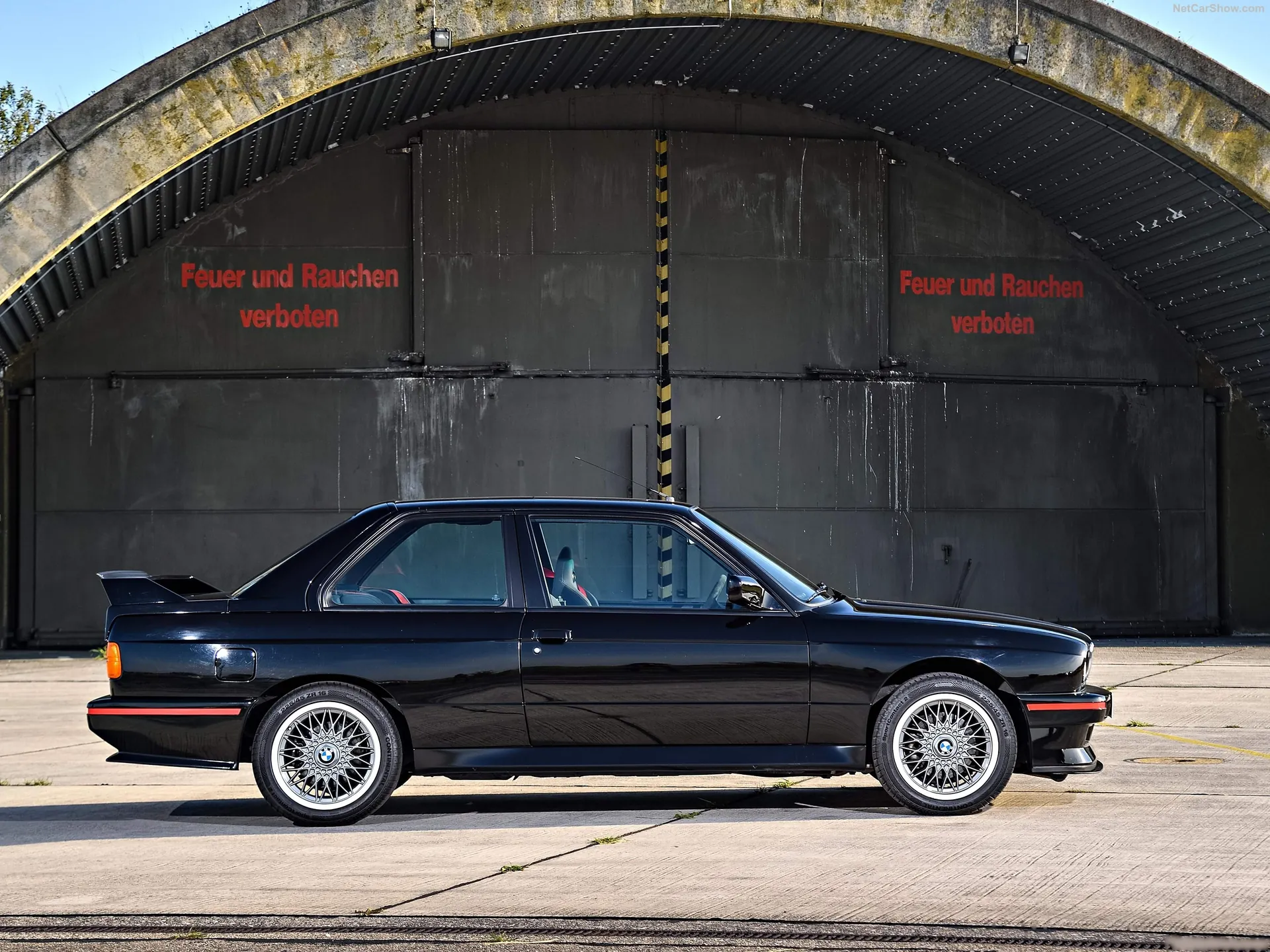 BMW M3 Sport Evolution (1990) – boční profil