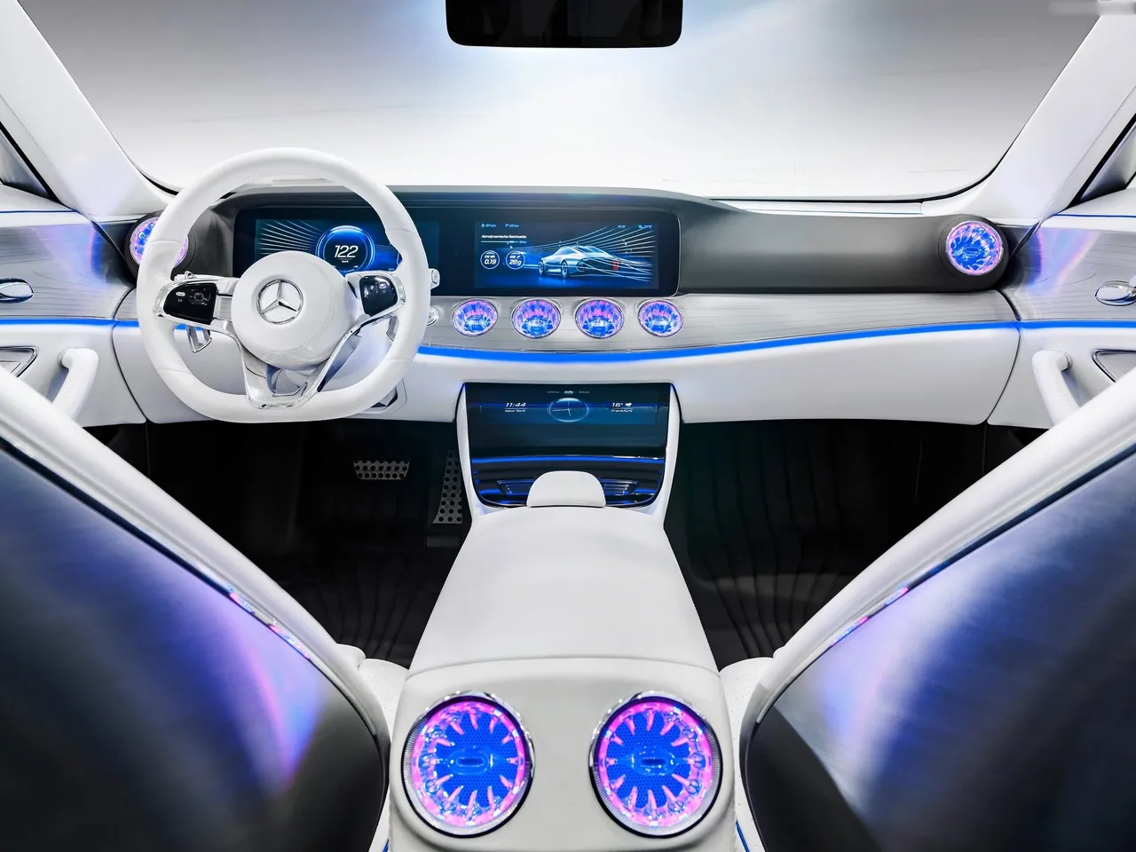 Mercedes-Benz IAA Concept (2015) – interiér
