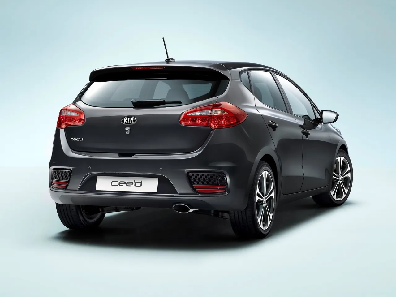 Kia Ceed (2016) – zadní tříčtvrteční pohled