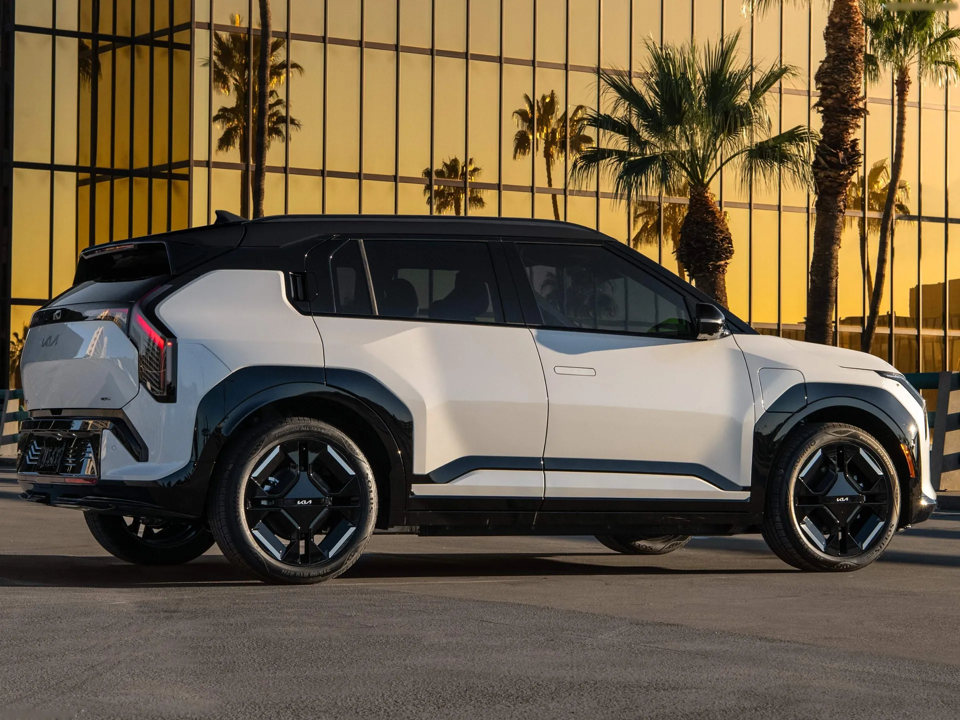 Kia EV3 [US] (2027) – zadní tříčtvrteční pohled