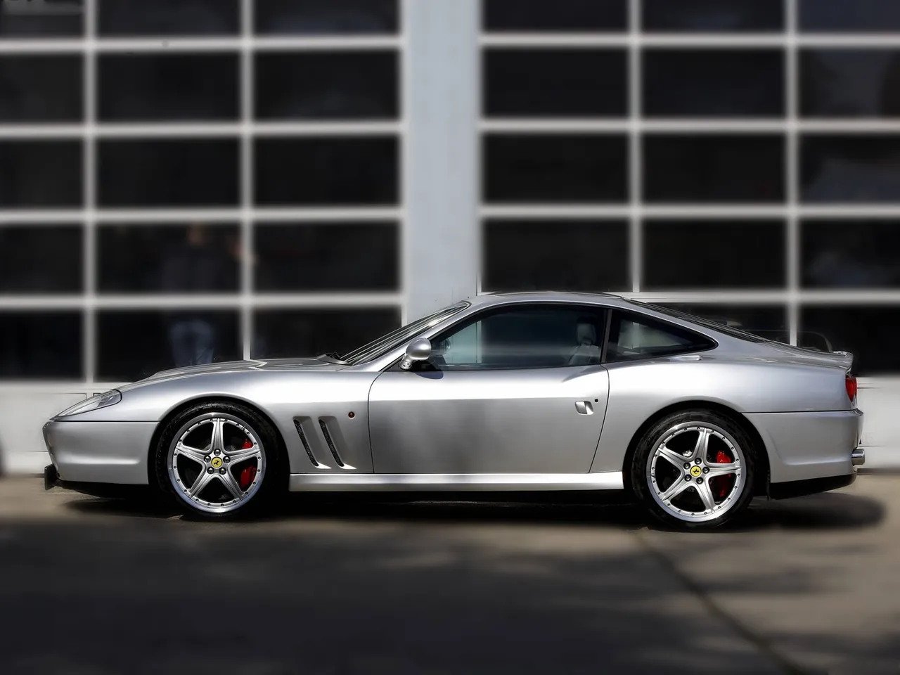Edo Ferrari 575 Maranello (2005) – boční profil