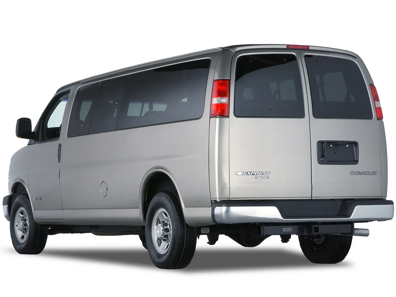 Chevrolet Express (2004) – zadní tříčtvrteční pohled