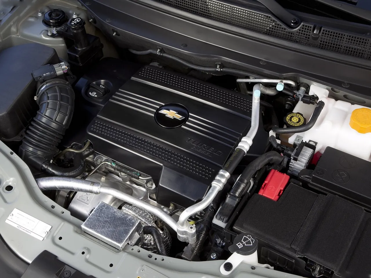 Chevrolet Captiva (2012) – motorový prostor