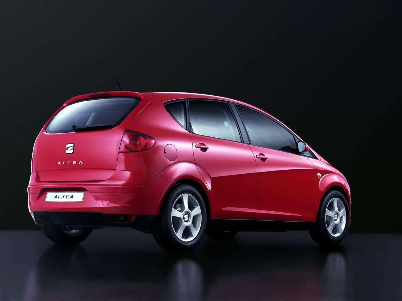 Seat Altea TDI (2005) – zadní tříčtvrteční pohled