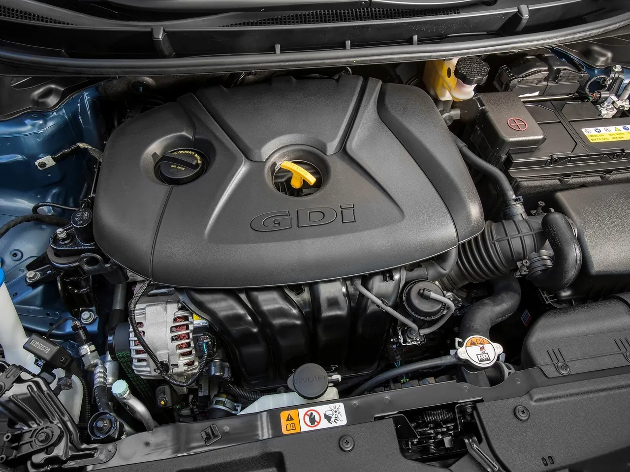 Hyundai Elantra GT (2016) – motorový prostor