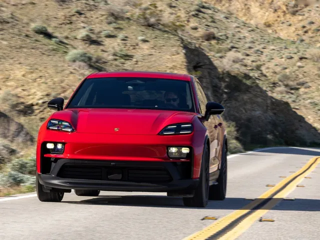 Porsche Macan GTS [US] (2026)
