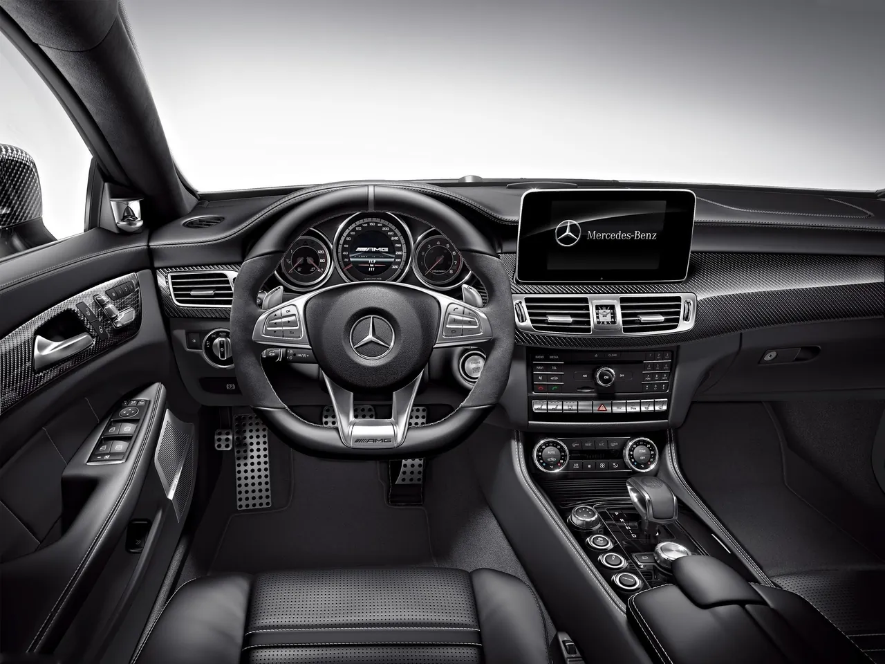 Mercedes-Benz CLS63 AMG Shooting Brake (2015) – interiér