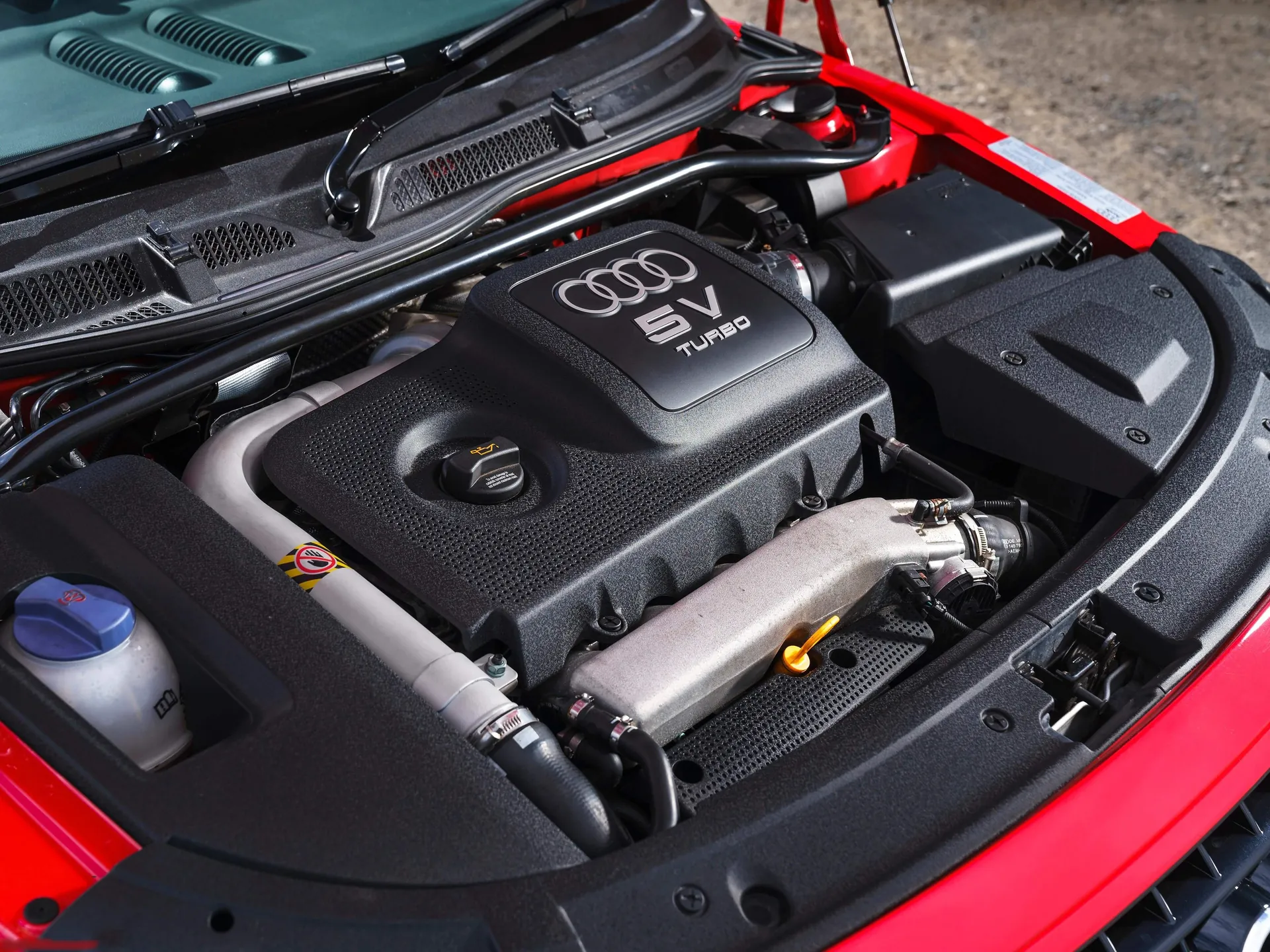 Audi TT quattro Sport [UK] (2005) - Engine Bay