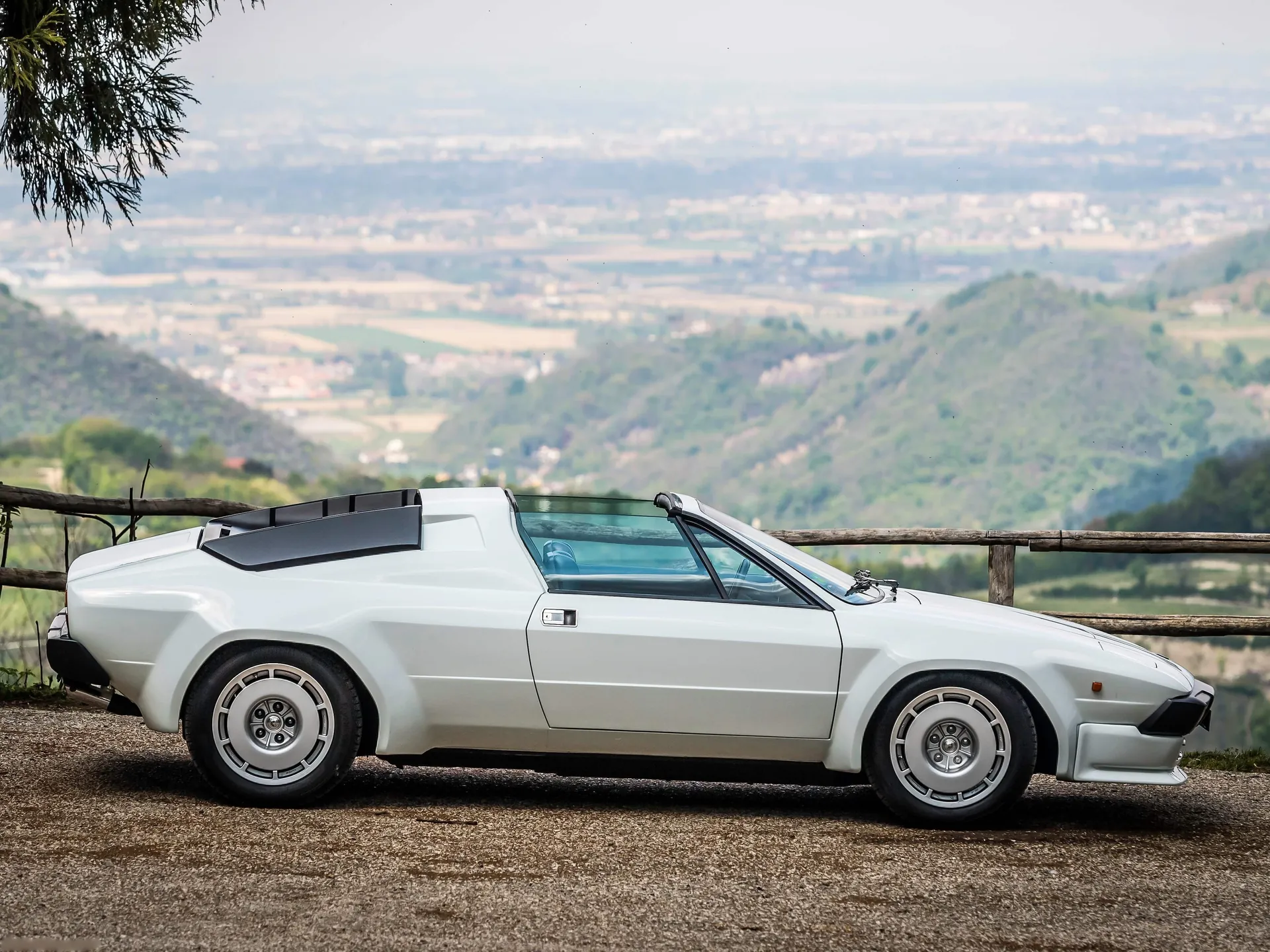Lamborghini Jalpa (1981) – boční profil