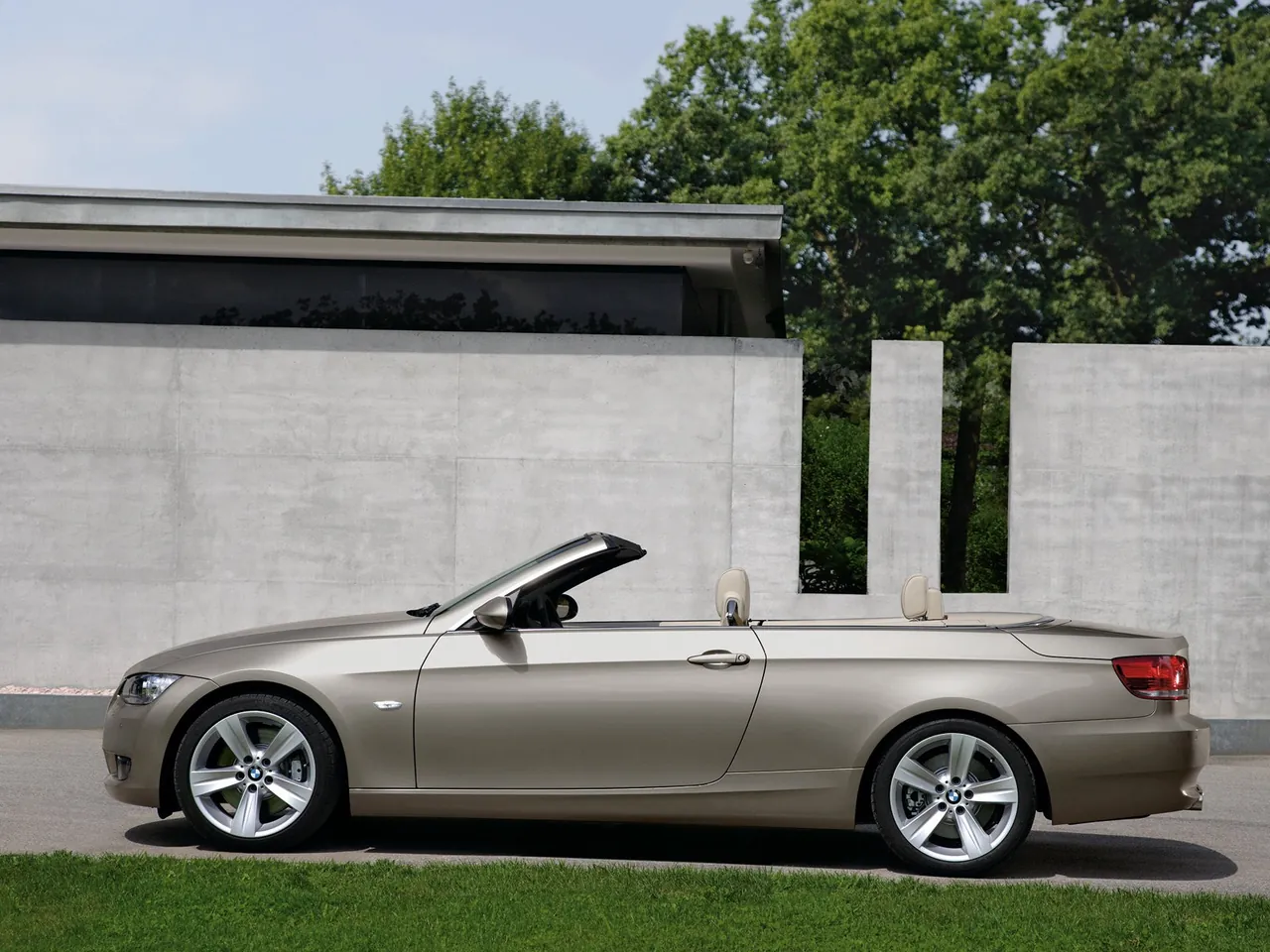 BMW 335i Convertible (2007) – boční profil