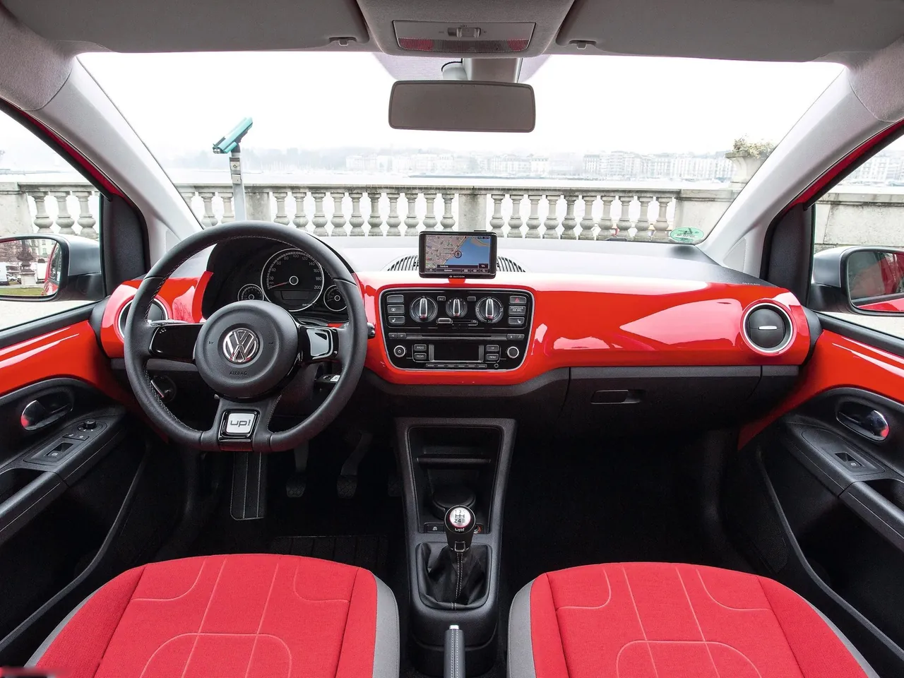 Volkswagen Cross Up (2014) – interiér