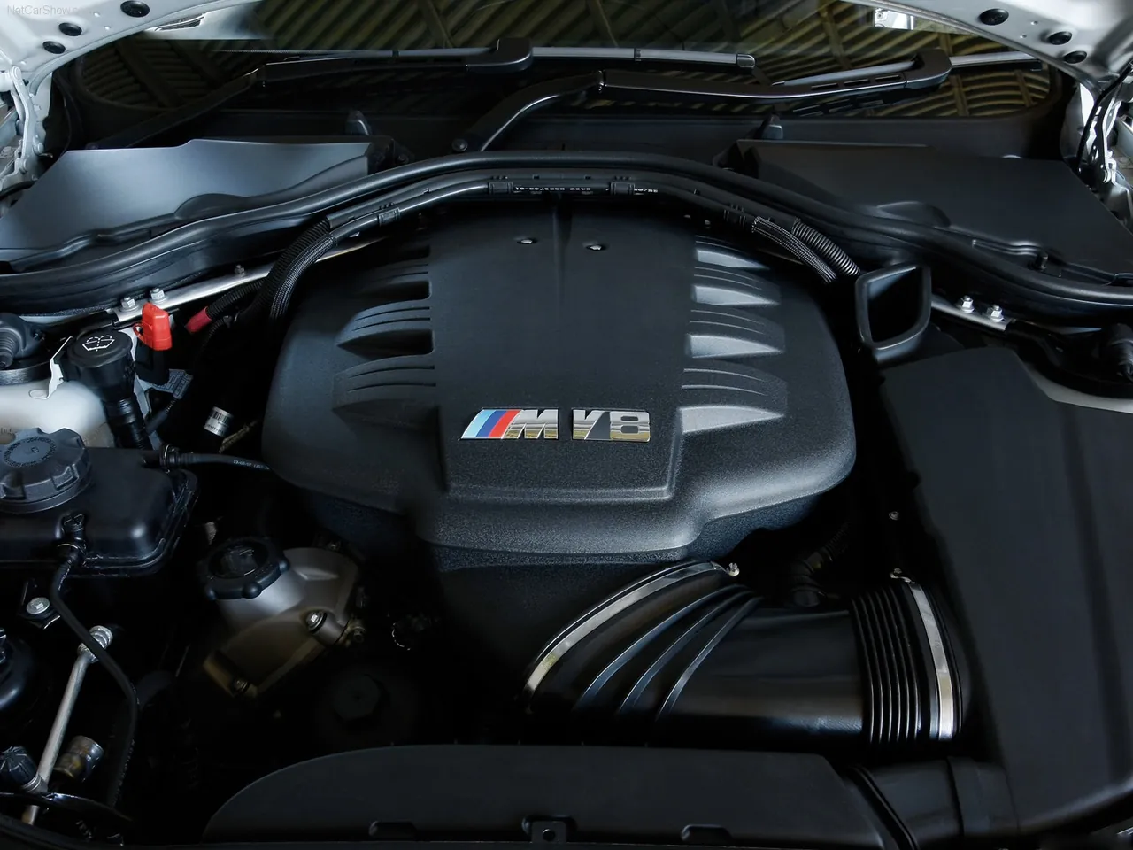 BMW M3 Coupe [UK] (2008) - Engine Bay