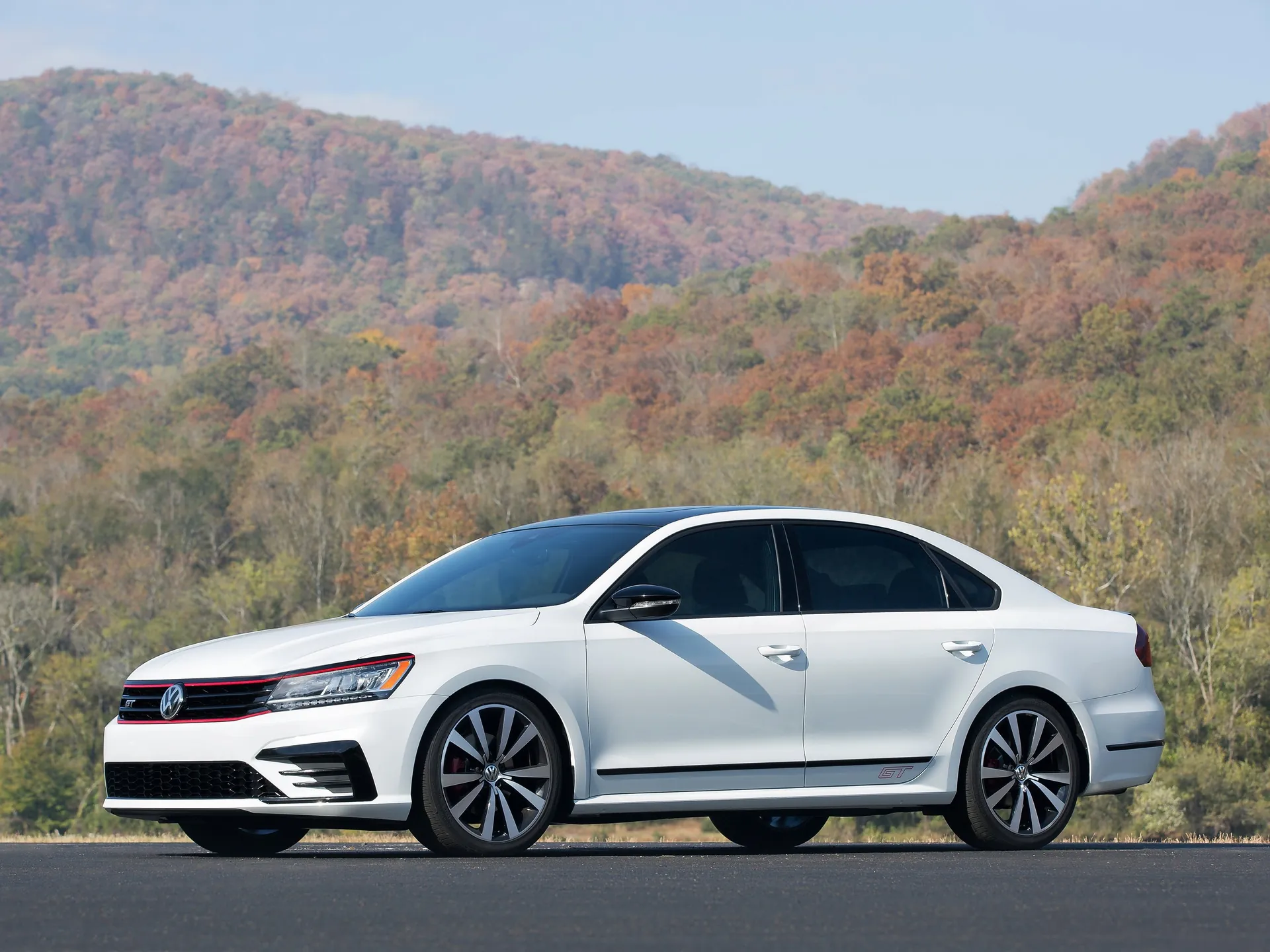 Volkswagen Passat GT Concept (2016)