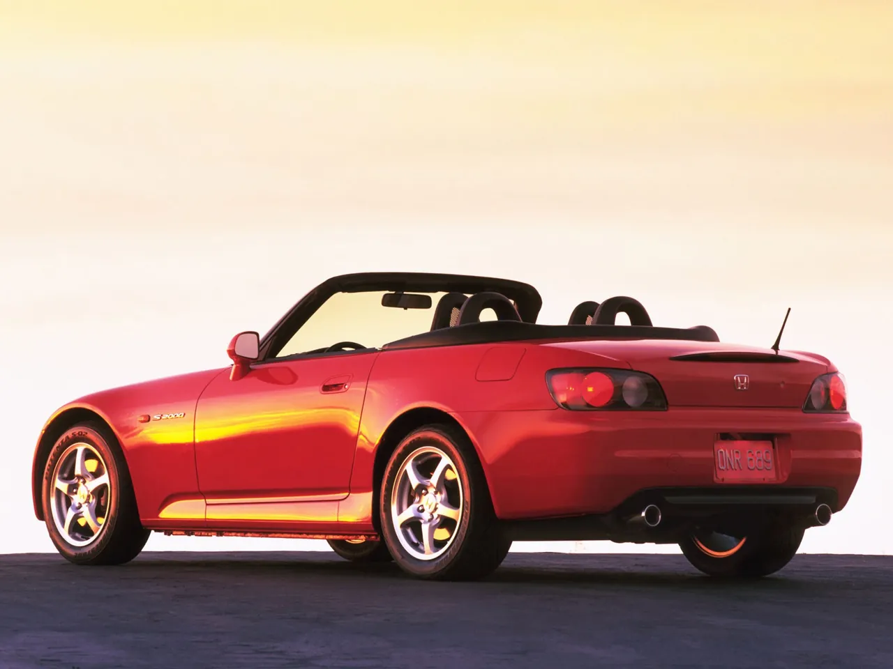Honda S2000 (2000) – zadní tříčtvrteční pohled