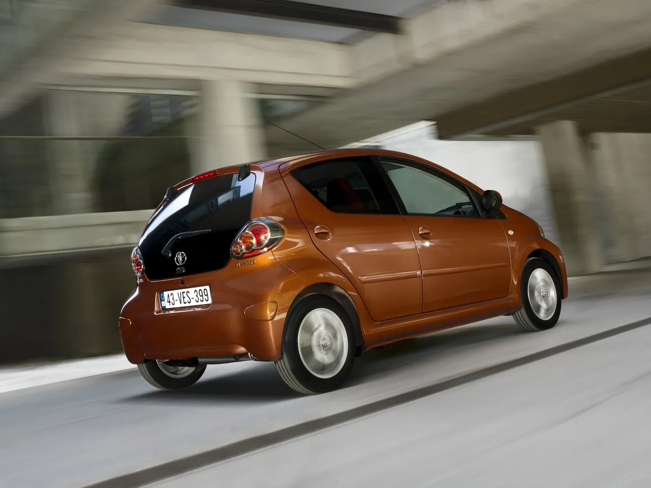 Toyota Aygo (2013) - Rear Three-Quarter