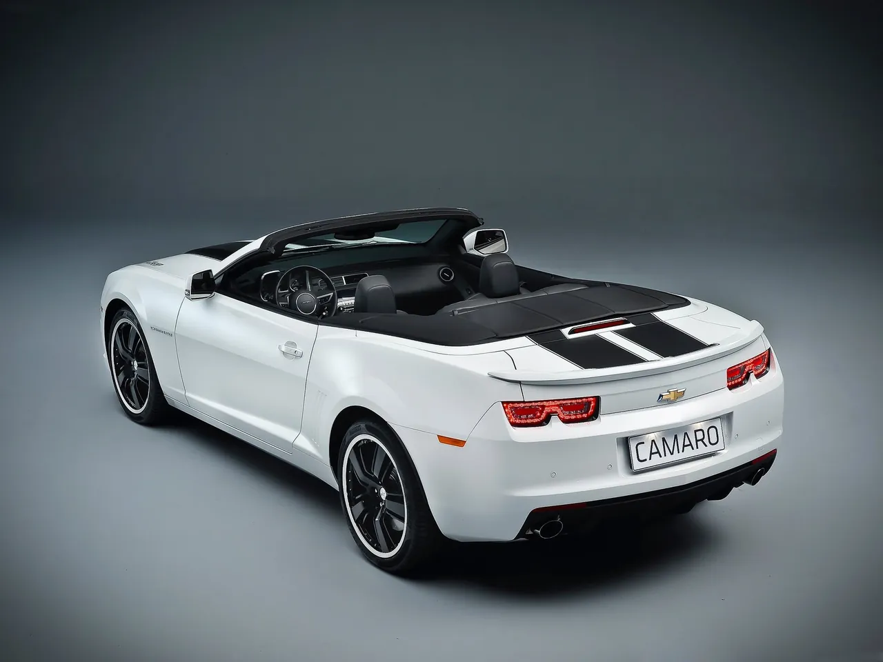 Chevrolet Camaro Convertible [EU] (2012) – zadní tříčtvrteční pohled