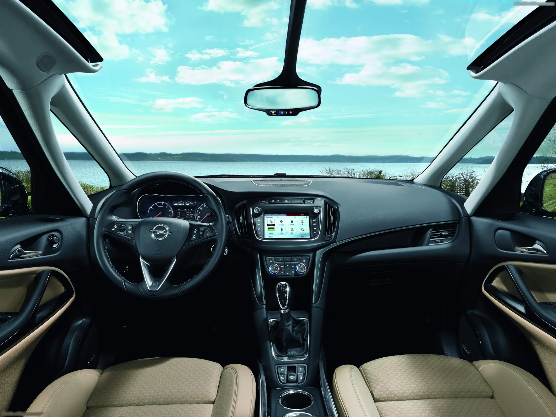 Opel Zafira (2017) – interiér