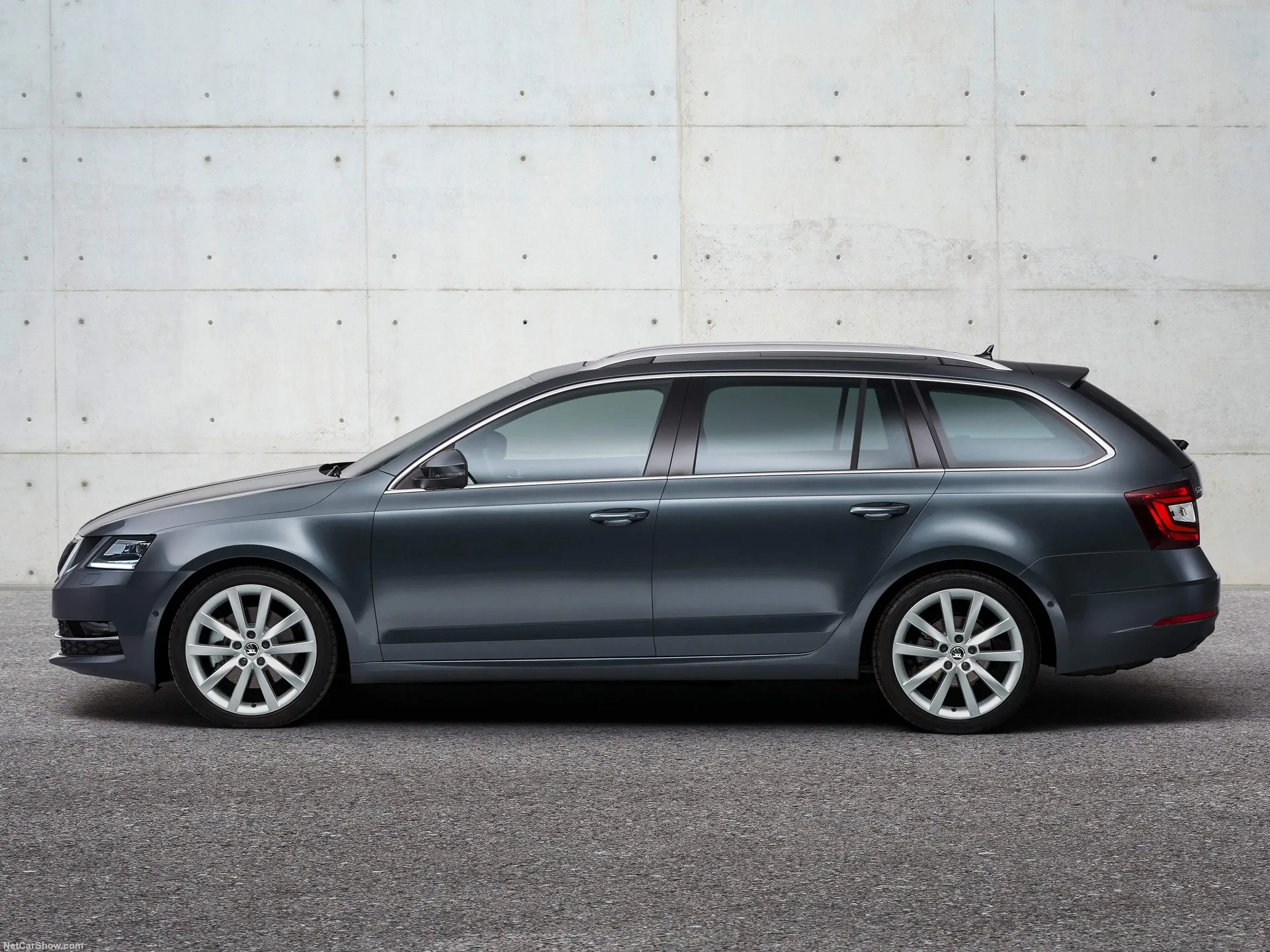 Skoda Octavia Combi (2017) – boční profil