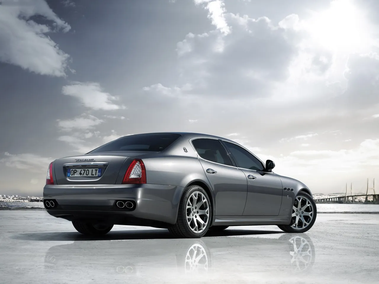 Maserati Quattroporte (2009) – zadní tříčtvrteční pohled