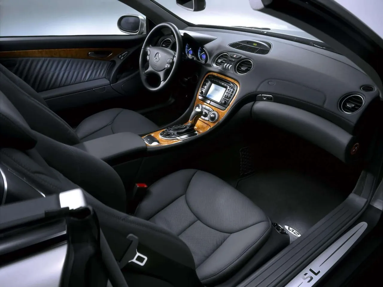 Mercedes-Benz SL600 (2003) - Interior