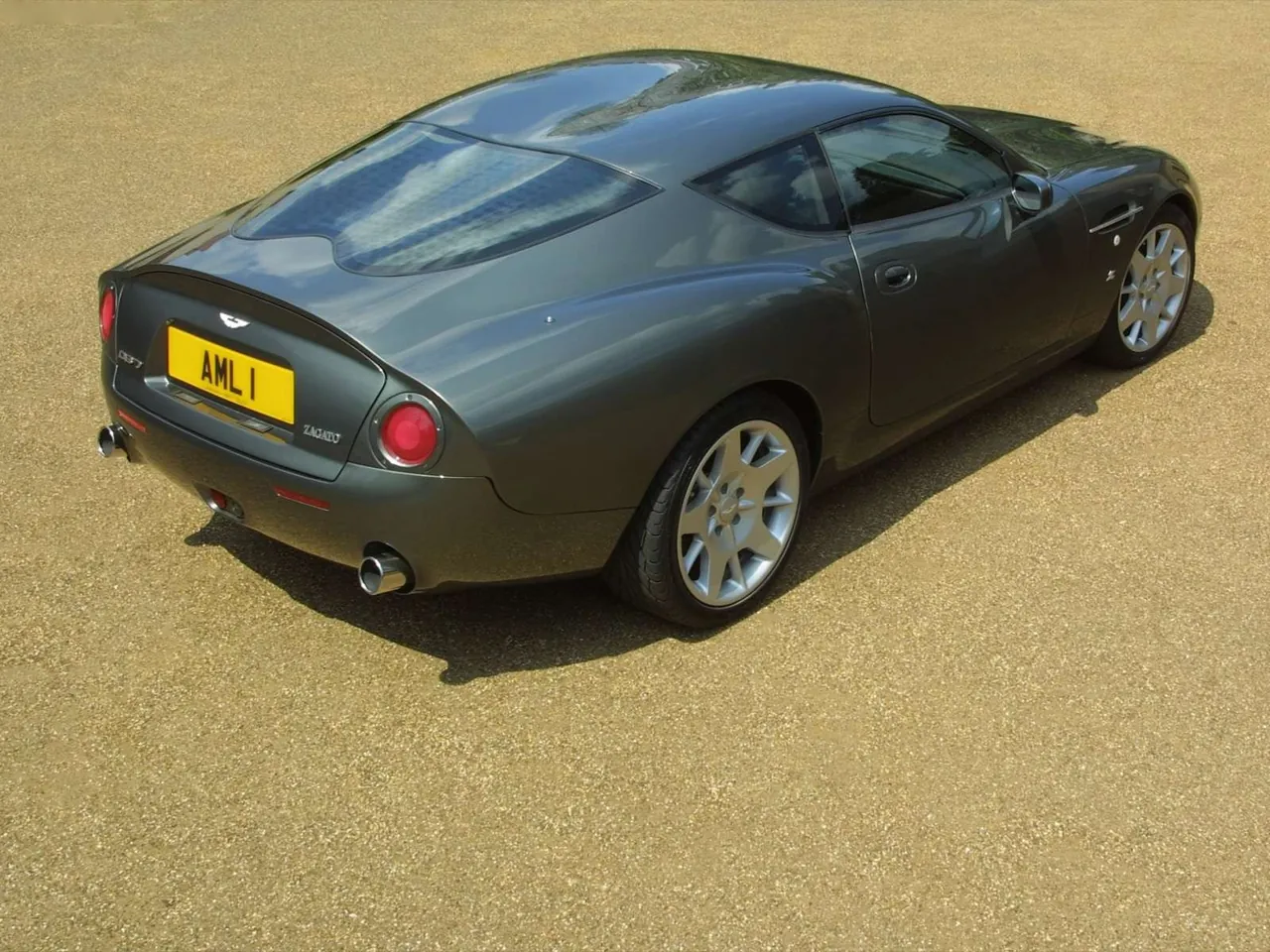 Aston Martin DB7 Vantage Zagato (2002) – zadní tříčtvrteční pohled