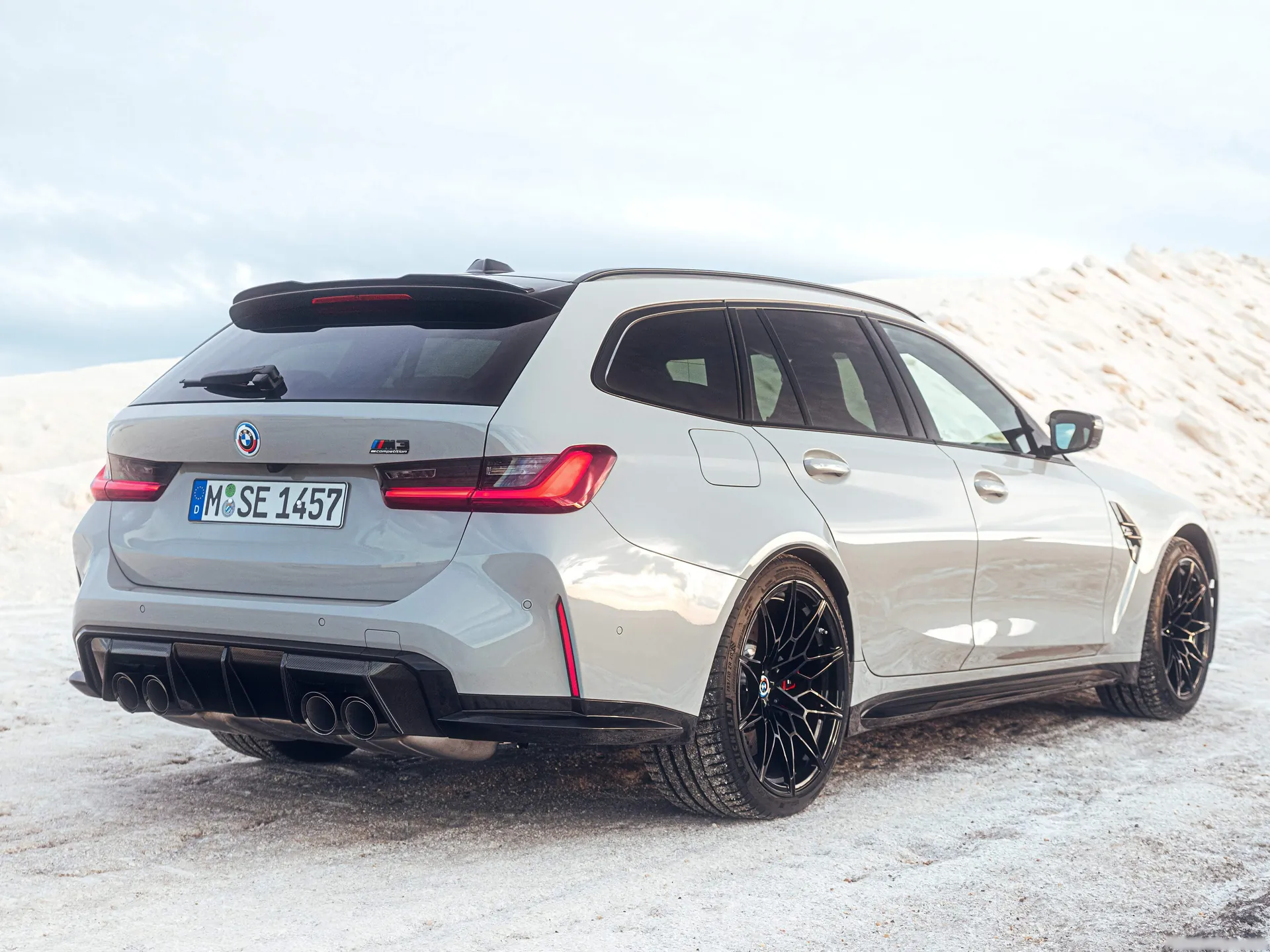 BMW M3 Touring (2023) – zadní tříčtvrteční pohled