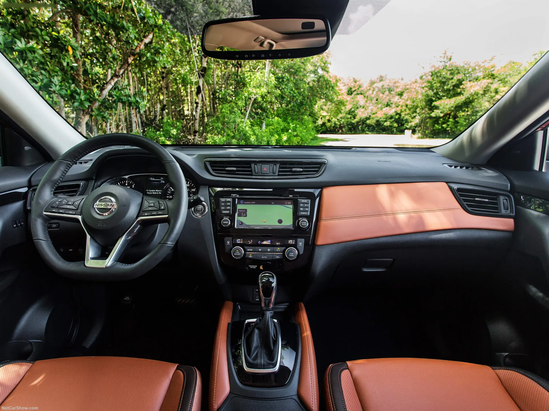 Nissan Rogue (2017) – interiér
