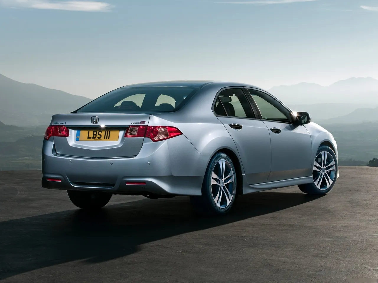 Honda Accord Type S (2011) – zadní tříčtvrteční pohled