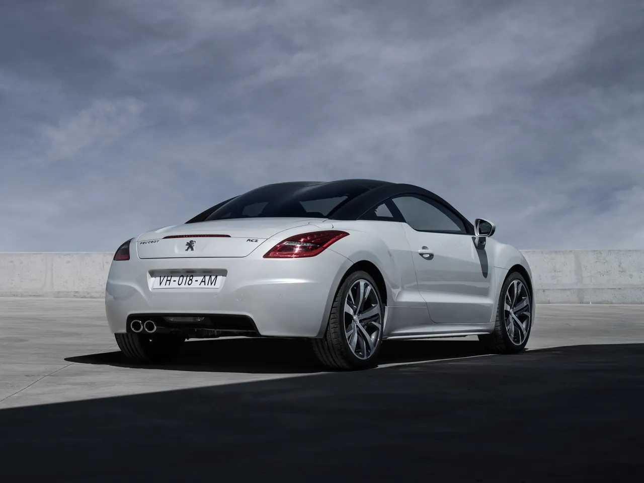 Peugeot RCZ Coupe (2013) - Rear Three-Quarter