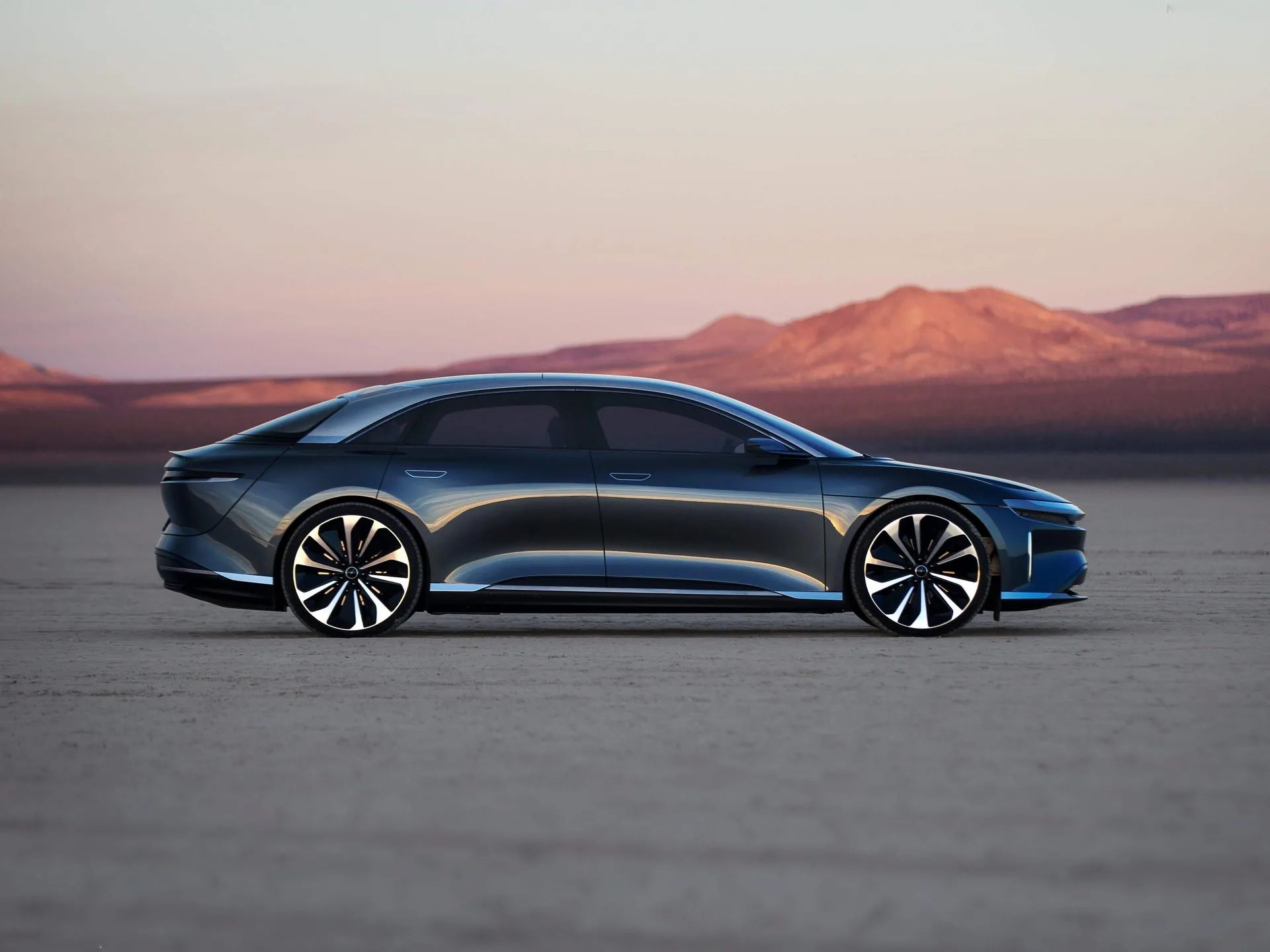 Lucid Air (2021) – boční profil